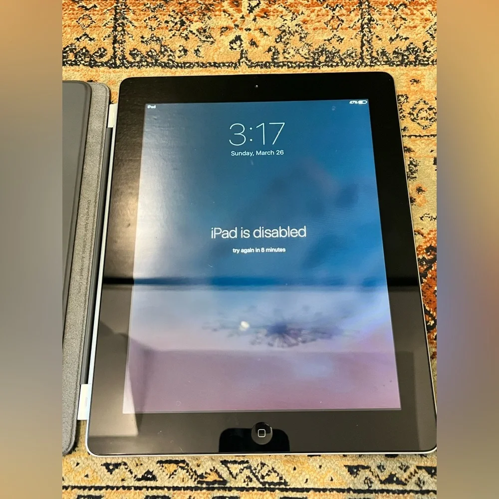 Apple iPad 2 16gb Bundle Charger /Case And Original Box Needs Factory Reset